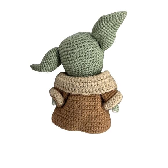 Handcrafted Baba Mandalorian Amigurumi Child with Robe - Picture 3 of 7